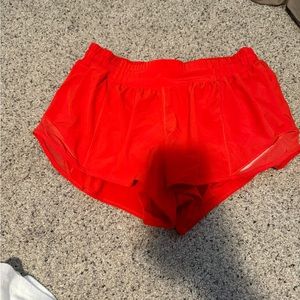 Lululemon carnation red hotty hots 2.5 inch